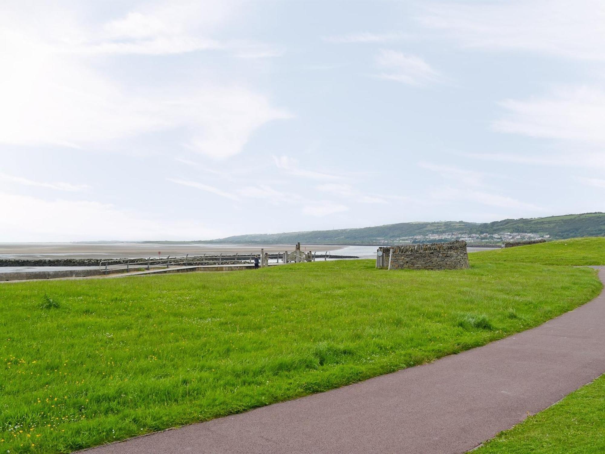 Villa Waters Edge Llanelli Exterior foto
